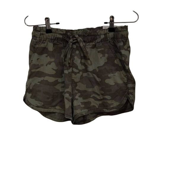 American Eagle Outfitters Women's Hi-Rise Camo Shorts NWT - Picture 3 of 15
